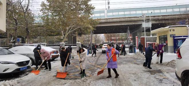 【致敬】以雪为令，天苑街道全力应对，社工、志愿者、居民积极响应清雪除冰行动
